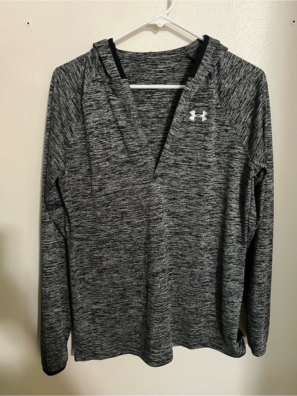 UNDER ARMOUR Classic V Neck Quick Dry Athletic Hooded T Shirt‎ Grey Black Wms L
